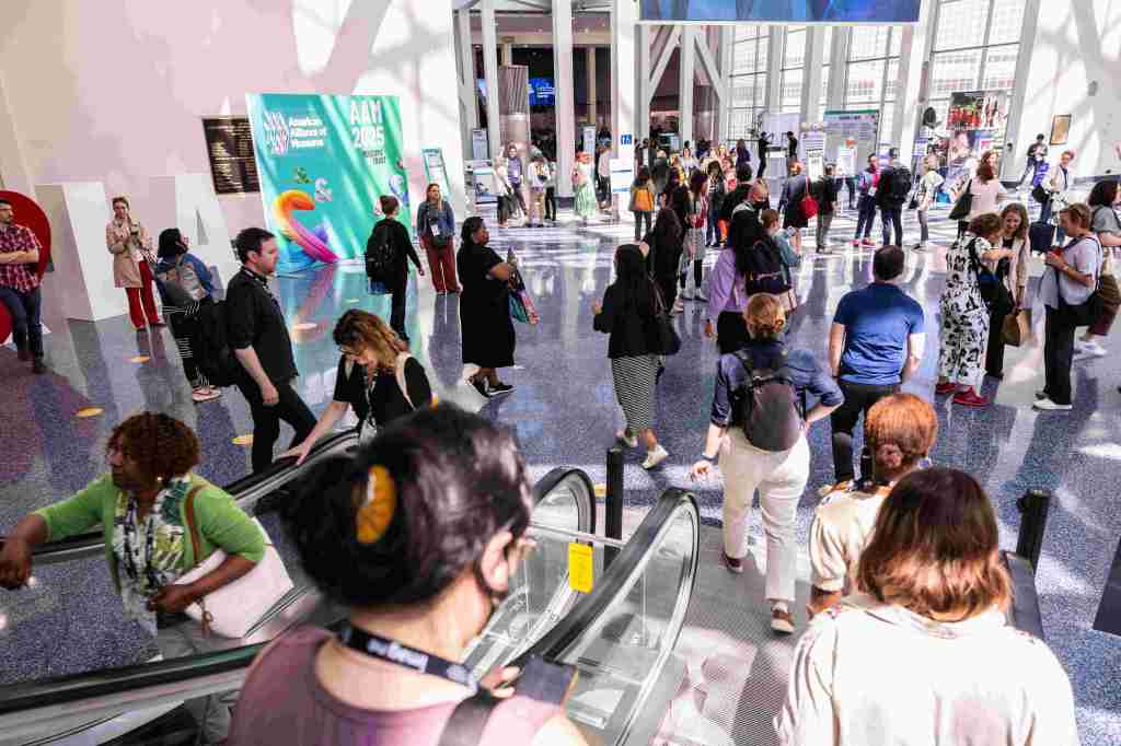 Attendees transition between sessions