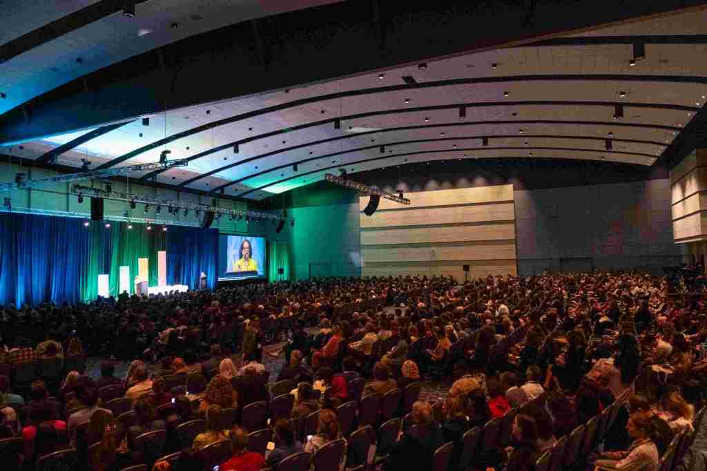AAM President & CEO Marilyn Jackson addresses thousands of attendees at the general session